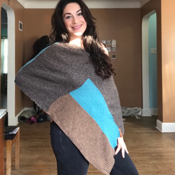 One-of-a-kind unique knit shawl - Picture 4 of 4